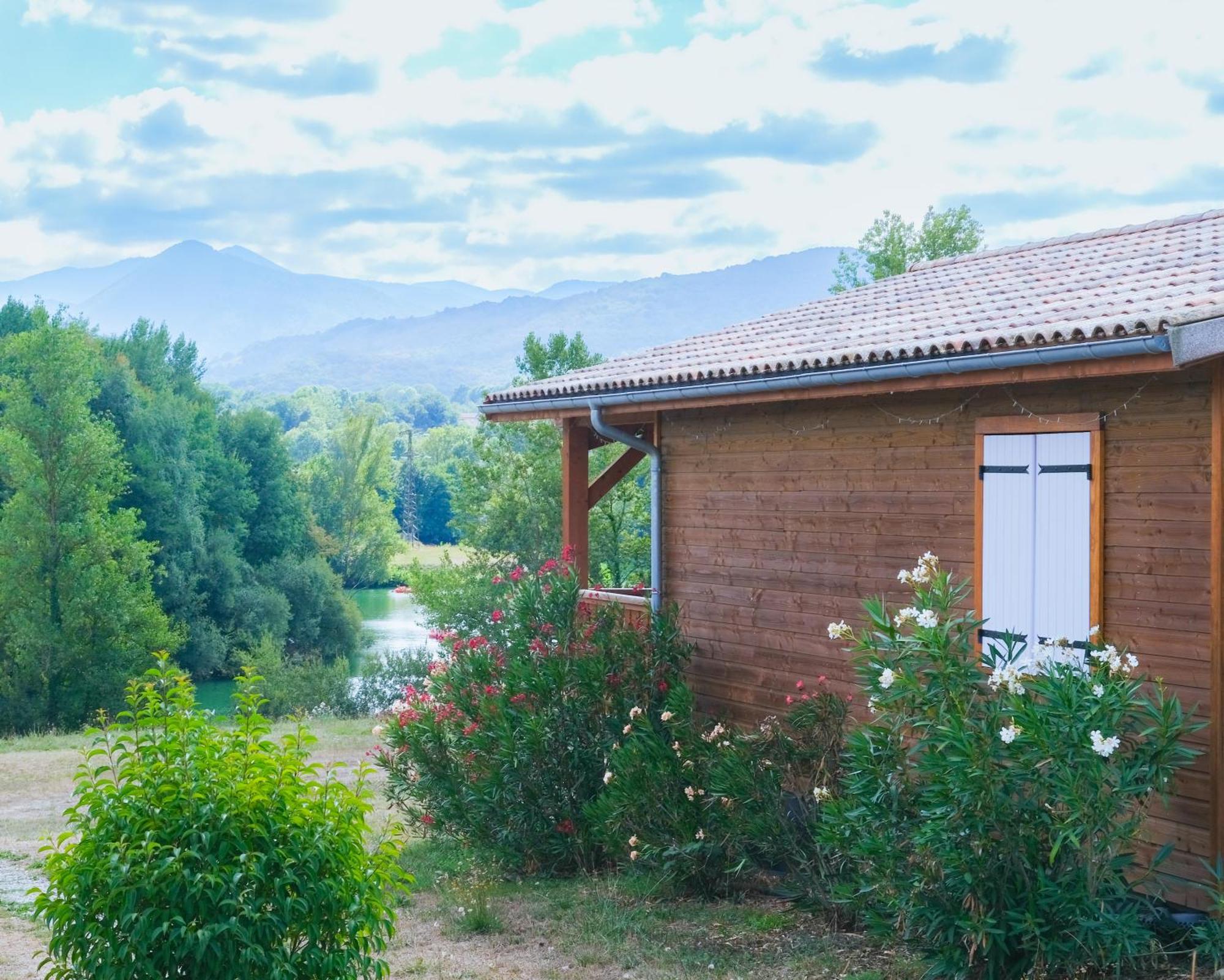 Les Chalets Montréjeau Eksteriør bilde
